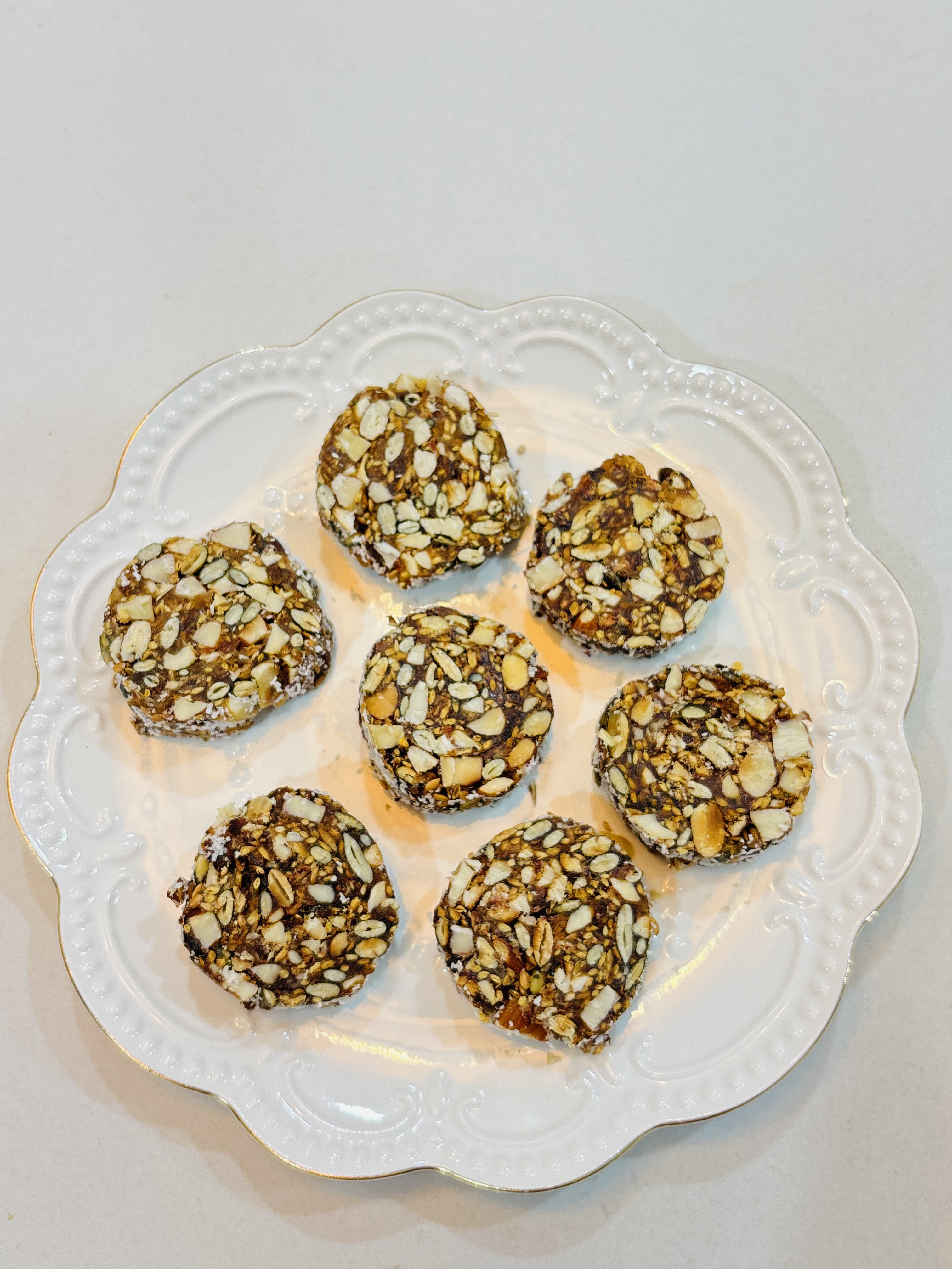 Biscuiți energy balls cu alune