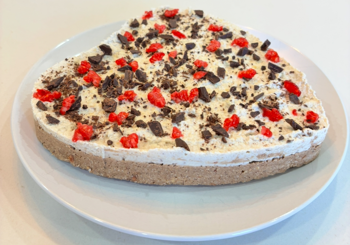 Tort raw-vegan cu capsuni