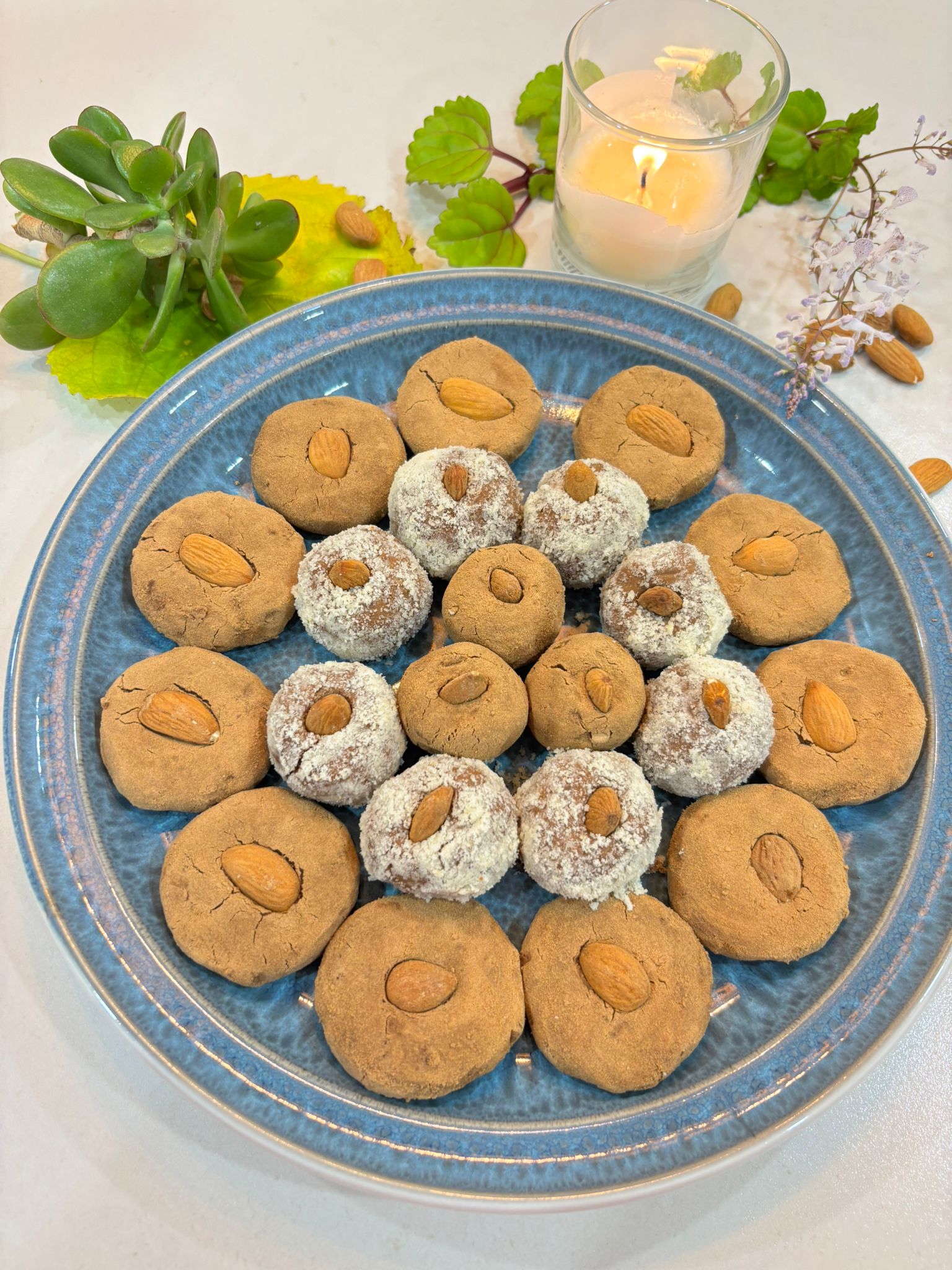 Biscuiți cu migdale decorativi